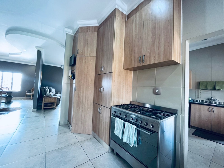 3 Bedroom Property for Sale in Safari Gardens North West